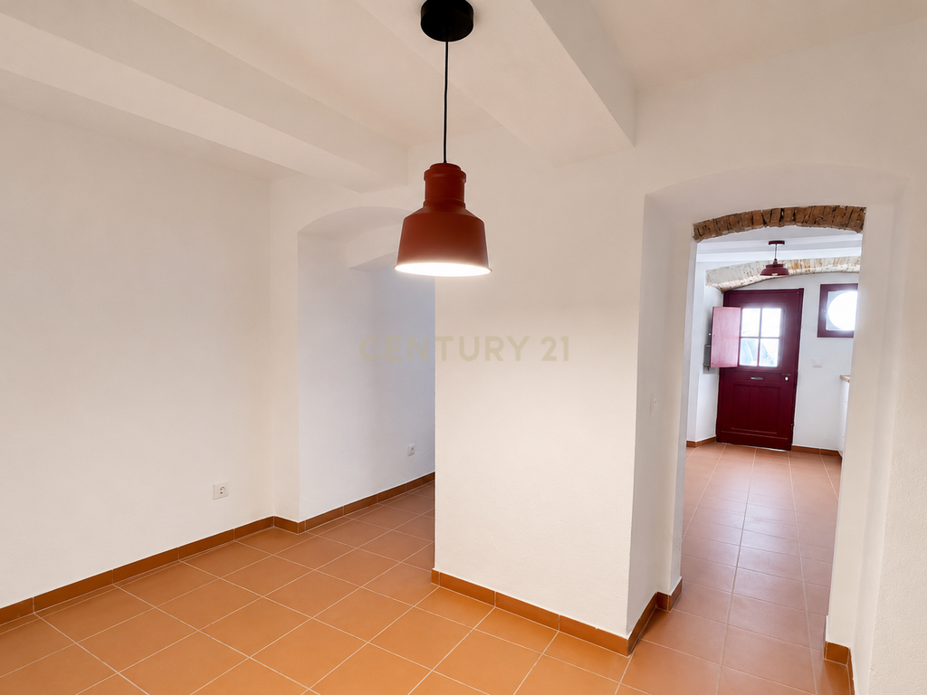 Moradia T3 Totalmente Reabilitada com Terraço Panorâmico de 360º sobre a Cidade de Estremoz. - Image 6