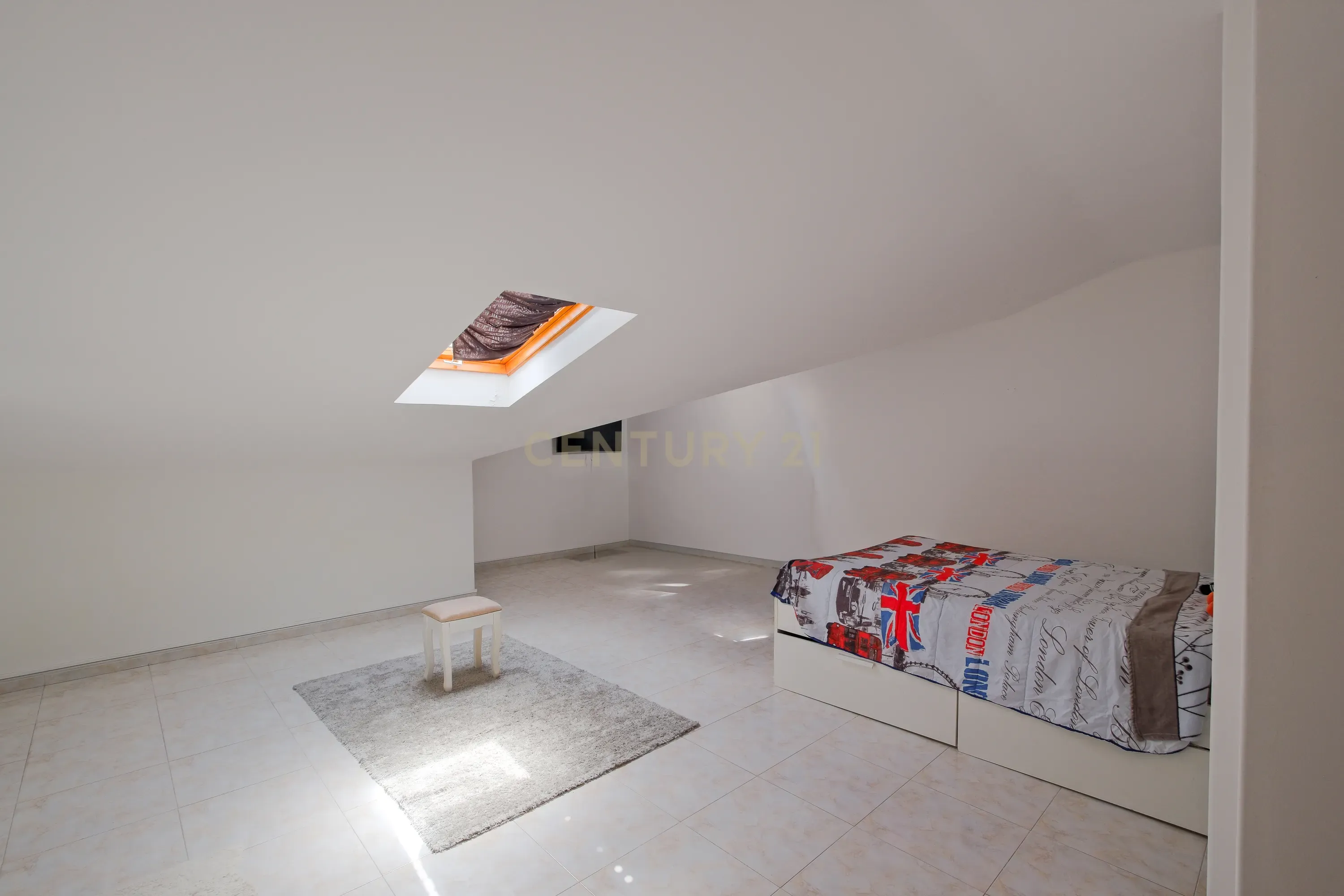 Duplex em Lisboa, Sintra: Espaço e Conforto com Vista Serra Sintra - Image 37
