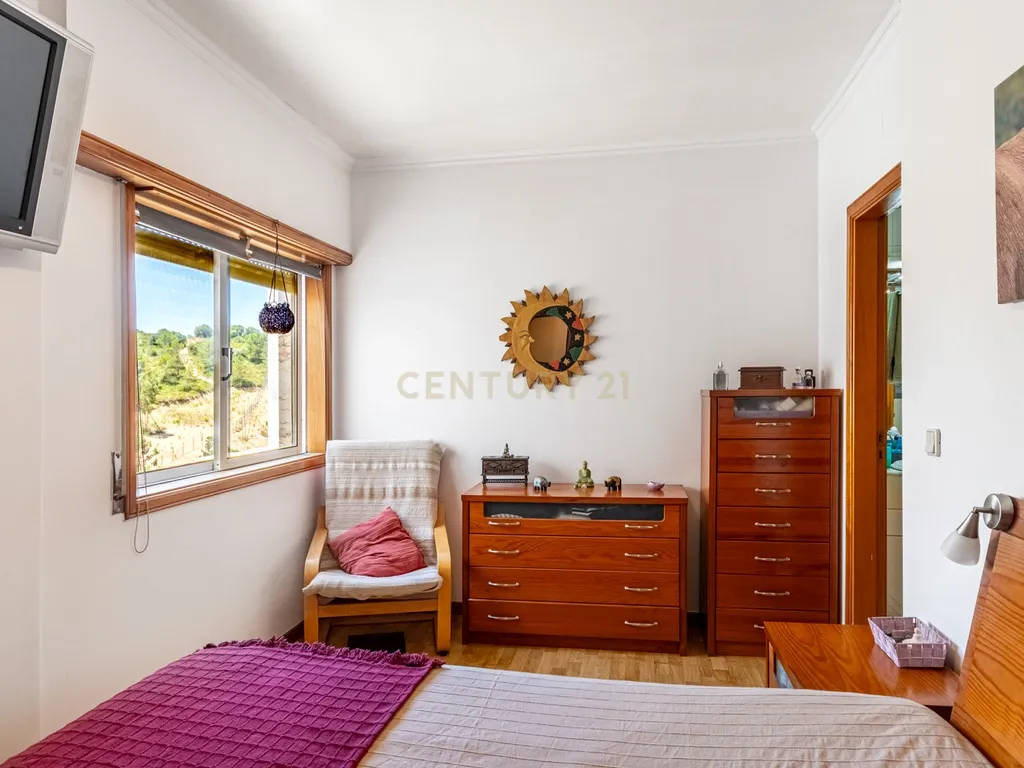 Exclusivo T4 Duplex na Urbanização da Cavaleira | 205 m² de Área Total | Parqueamento - Image 10