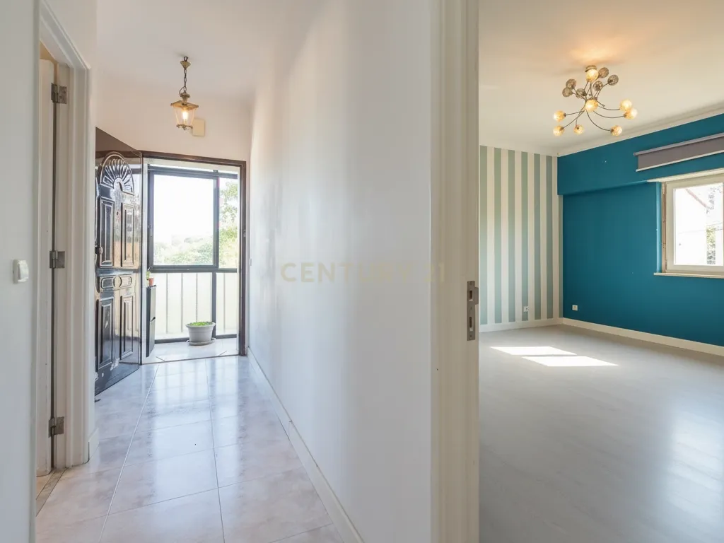 Apartamento T2 com espaço exterior Privativo em Zona Tranquila de Loures. - Image 12