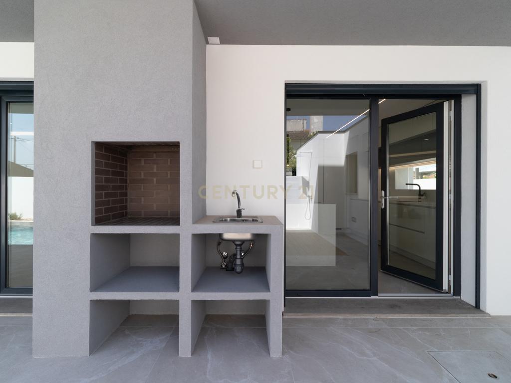 A Sua Nova Casa Está Pronta para Habitar! 🌊🏡 Moradia Nova T3 Aroeira À Beira da Praia da Fonte da Telha, na Prestigiada Aroeira - Image 12