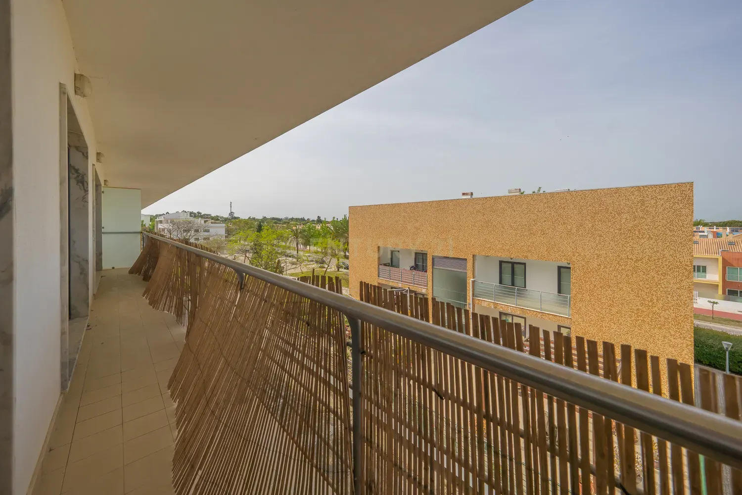 Fotografia 2 de Apartamento T3 com Duas Varandas e Dois Lugares de Estacionamento, na Vila Serena, Pinhal Novo