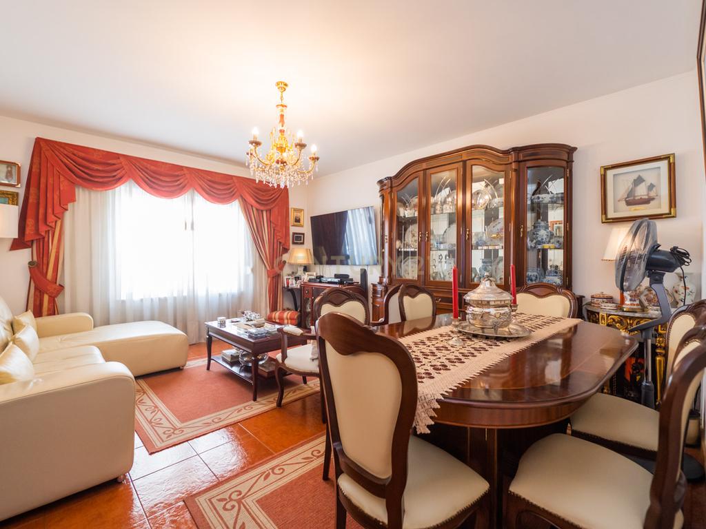 Apartamento T3 na Rua Inácio Duarte, Carnaxide e Queijas - Image 9
