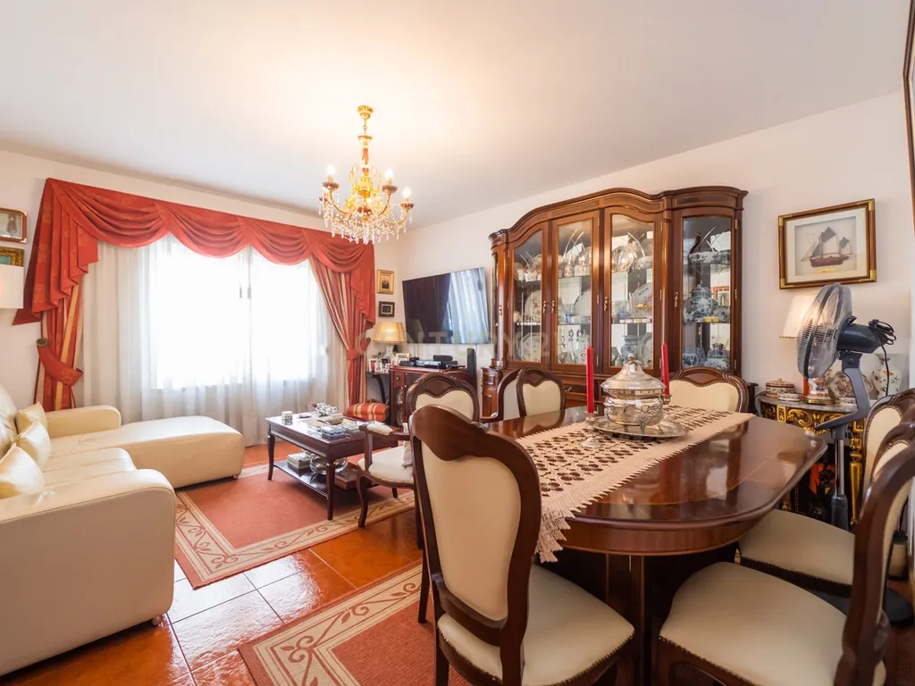 Apartamento T3 na Rua Inácio Duarte, Carnaxide e Queijas - Image 9
