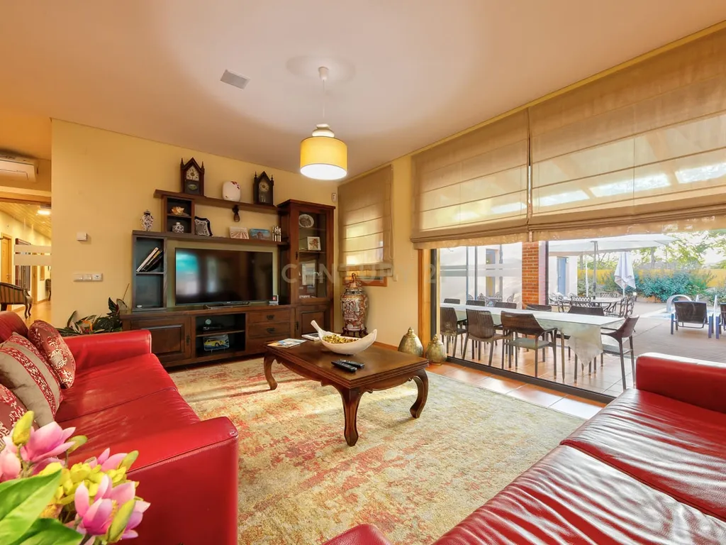 Propriedade T8 com Jardins, Lago e Potencial Alojamento - Localização Premium - Image 19