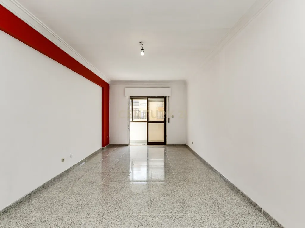T2 para Arrendamento no Casal do Cotão, Agualva-Cacém — Último Andar com Vista Desafogada e Excelentes Acessos - Image 4