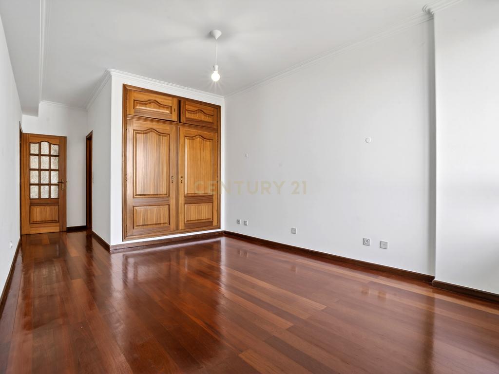 Apartamento T3 em Areeiro, com 1 lugar de garagem, Lisboa. - Image 17