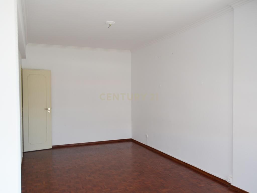 ✨ Apartamento T3* com Vista Mar e Rio em Oeiras ✨ - Image 10