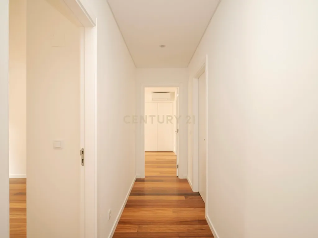 Arrenda-se apartamento T2 (111m2) na Estrela, Lisboa - Image 12