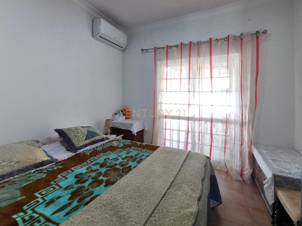Moradia T4 com anexo na urbanização Vale da Rosa, em Setúbal - Image 46