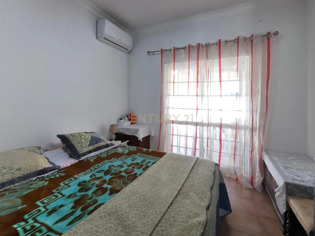Moradia T4 com anexo na urbanização Vale da Rosa, em Setúbal - Image 46