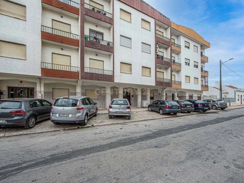 Apartamento T2 no Pinhal Novo com varanda e arrecadação - Image 13