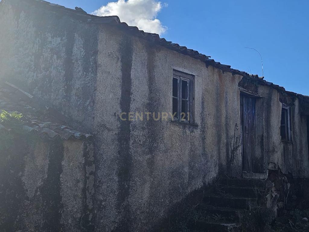 Casa em ruína para reconstrução- Oportunidade única! - Image 5