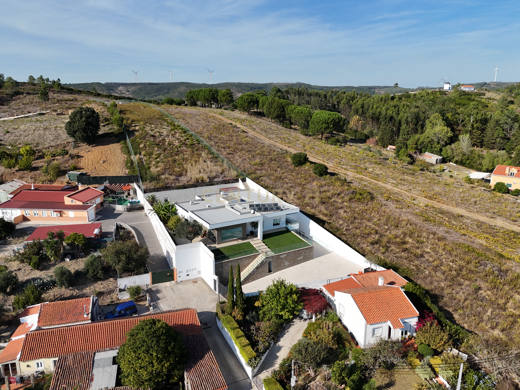 Moradia T4, em excelente estado de conservação, a 10 min de Torres Vedras - Image 2