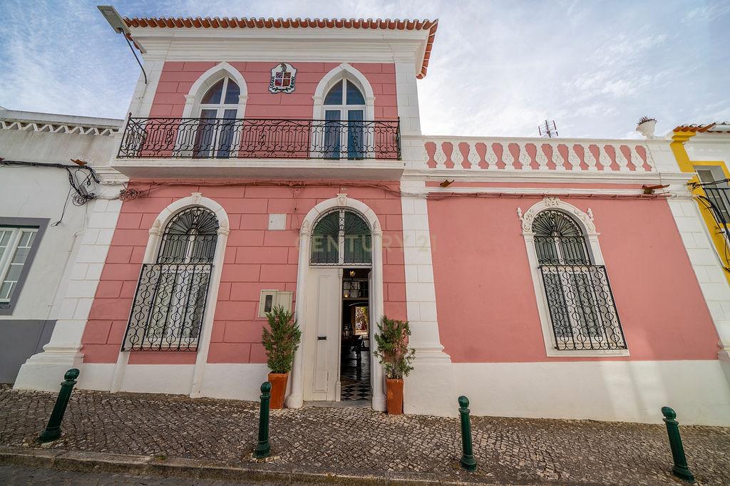Casa Senhorial do Sec XIX no coração de Ferreira do Alentejo - Image 2