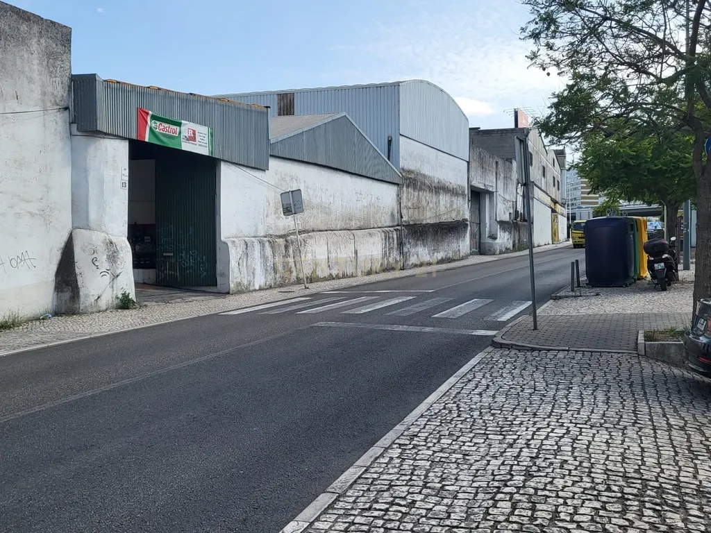 Armazém em Sacavem com 1250 m com uma Rampa para viaturas - Image 4