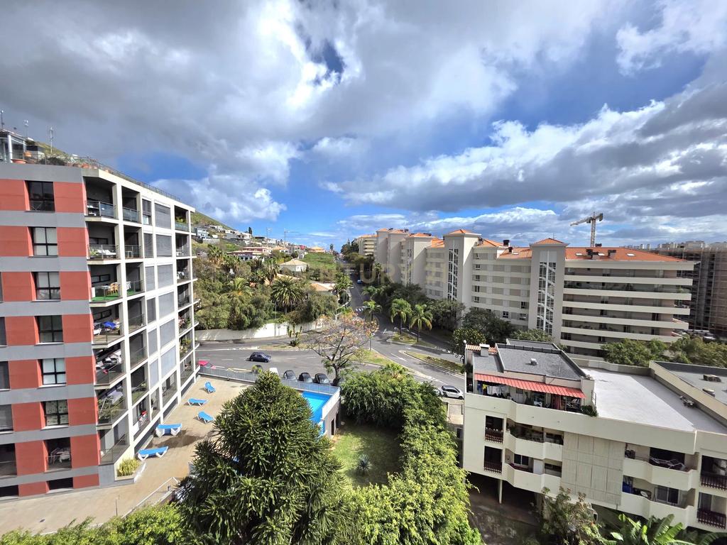 T1 Remodelado Junto ao Fórum Madeira com Estacionamento - Image 14