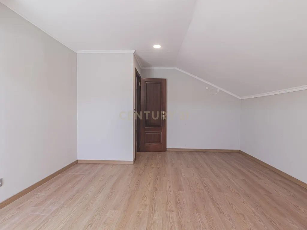Moradia T4 em Vila Nova - Bucelas - Image 39