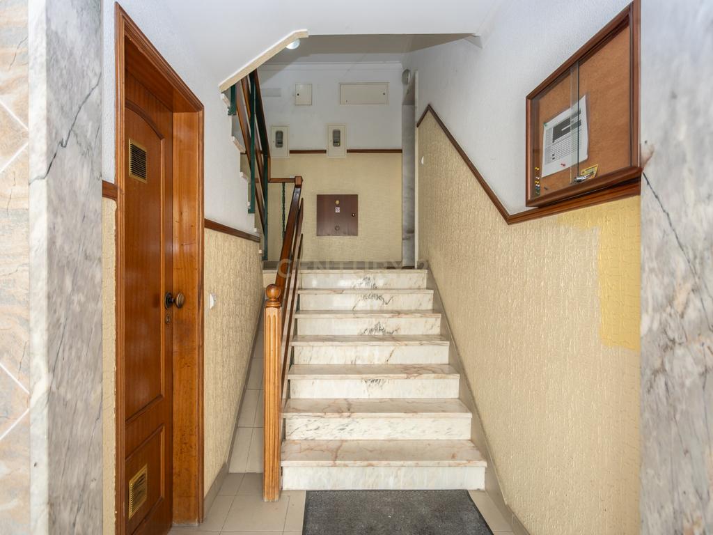 Apartamento T3 com Garagem e Arrecadação em Alhos Vedros - Image 25
