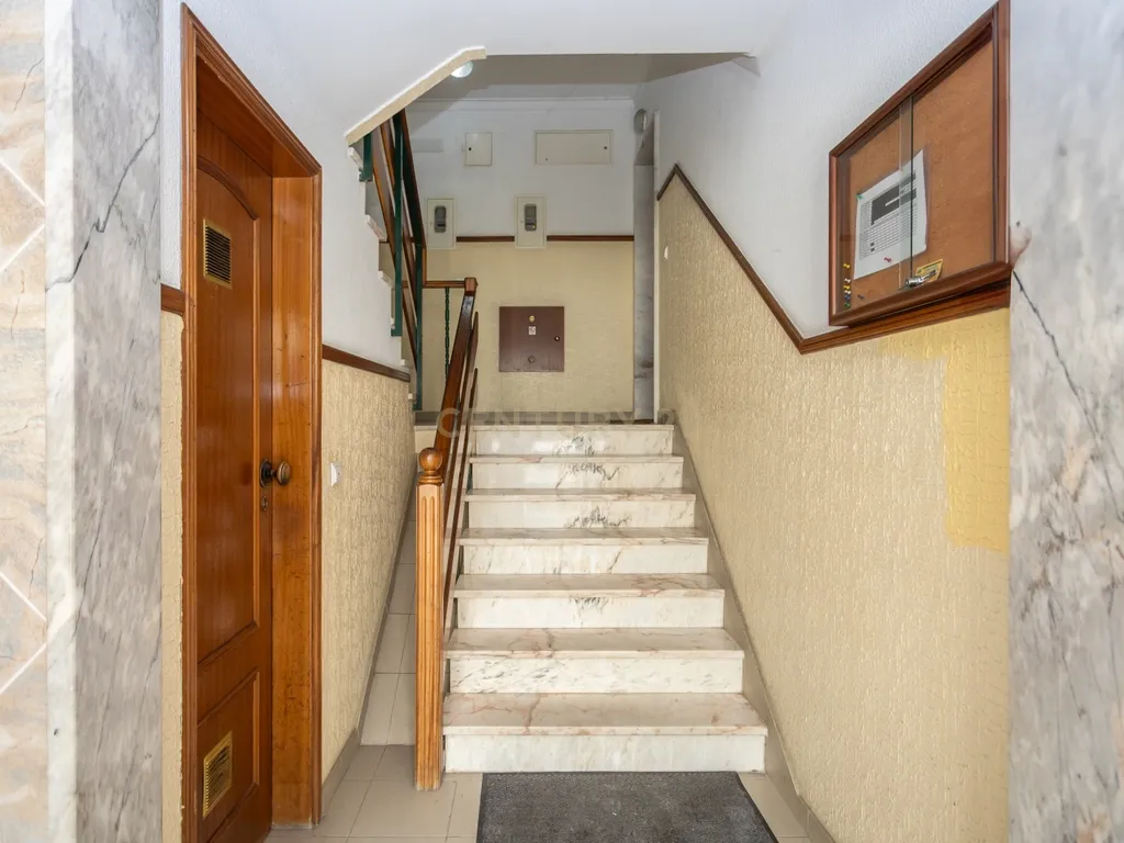Apartamento T3 com Garagem e Arrecadação em Alhos Vedros - Image 25