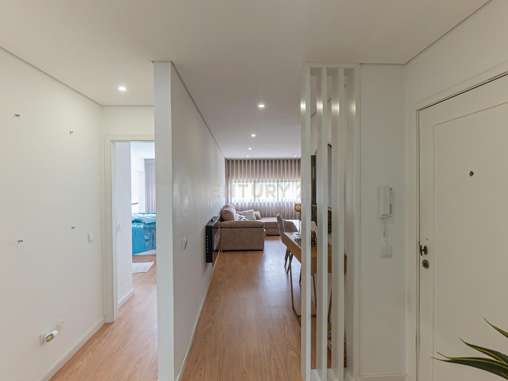 T2 Remodelado e Mobilado em Perafita, Matosinhos com Vista Panorâmica - Image 4