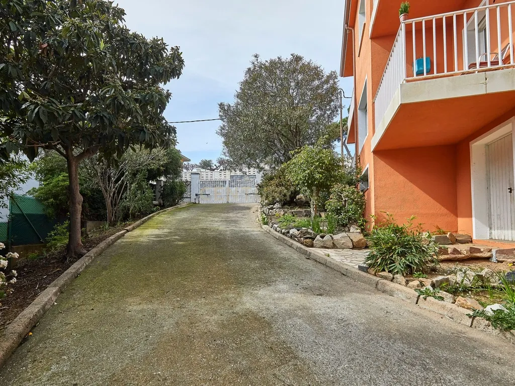 Moradia com vista para o mar e 3 habitações independentes em Canet de Mar - Image 62