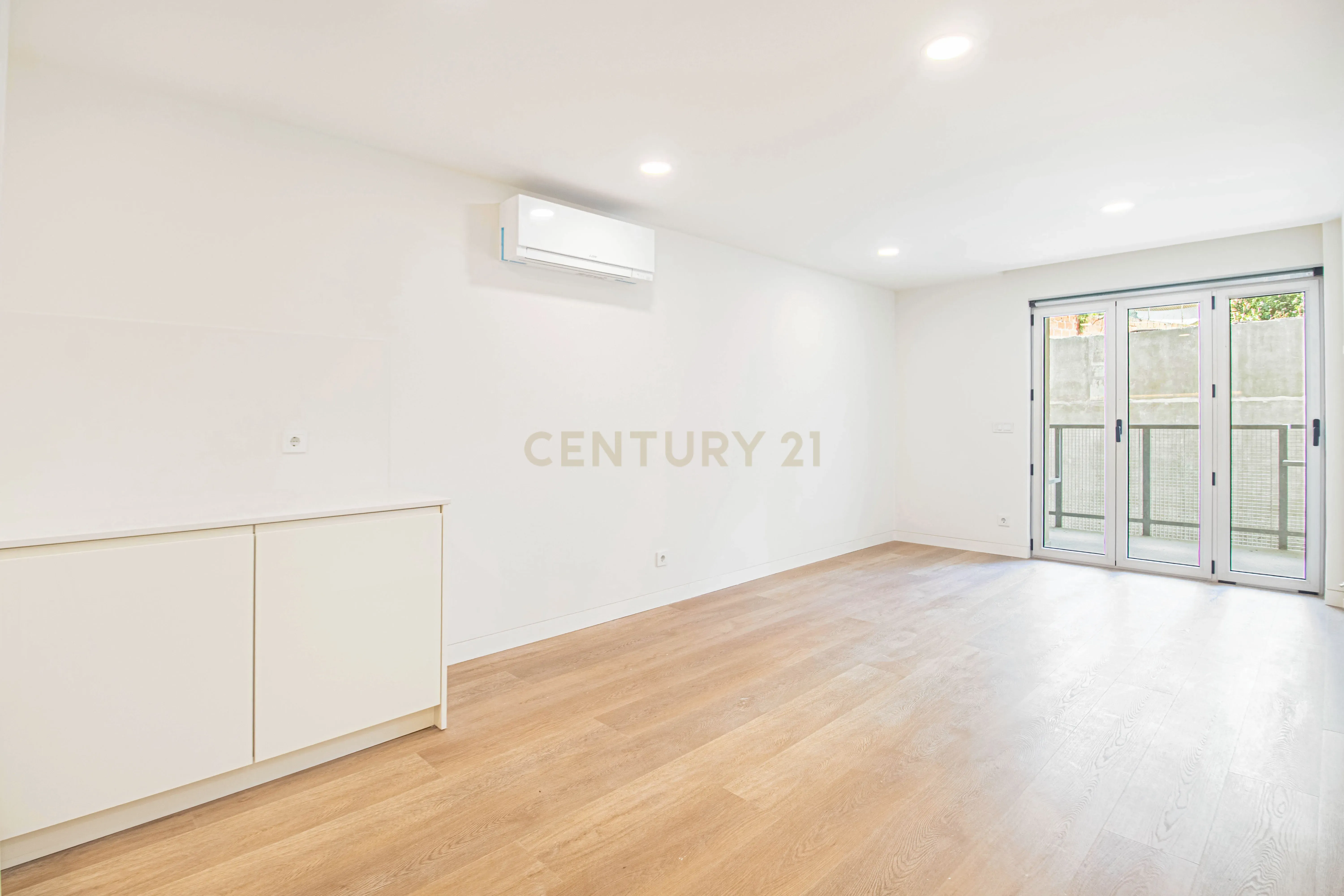 Fotografia 11 de Apartamento T1 Novo com Garagem em Sacavém | Cedência de Posição