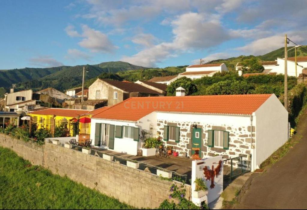 Casa Renovada em Nordeste, Ilha de São Miguel - Image 2