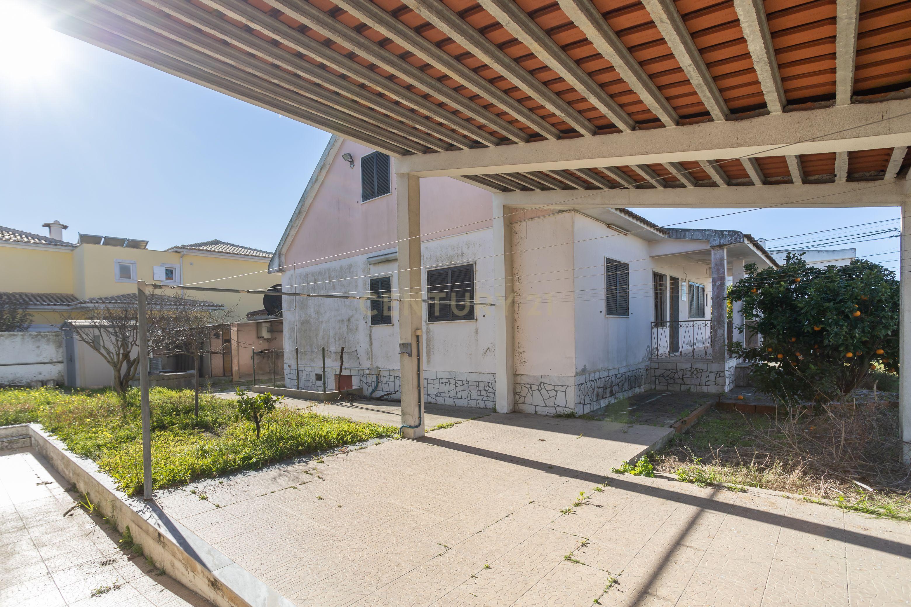 MORADIA TÉRREA T3 COM SÓTÃO E GARAGEM + MORADIA T5 (Benfeitoria) - EM FERNÃO FERRO - Image 54