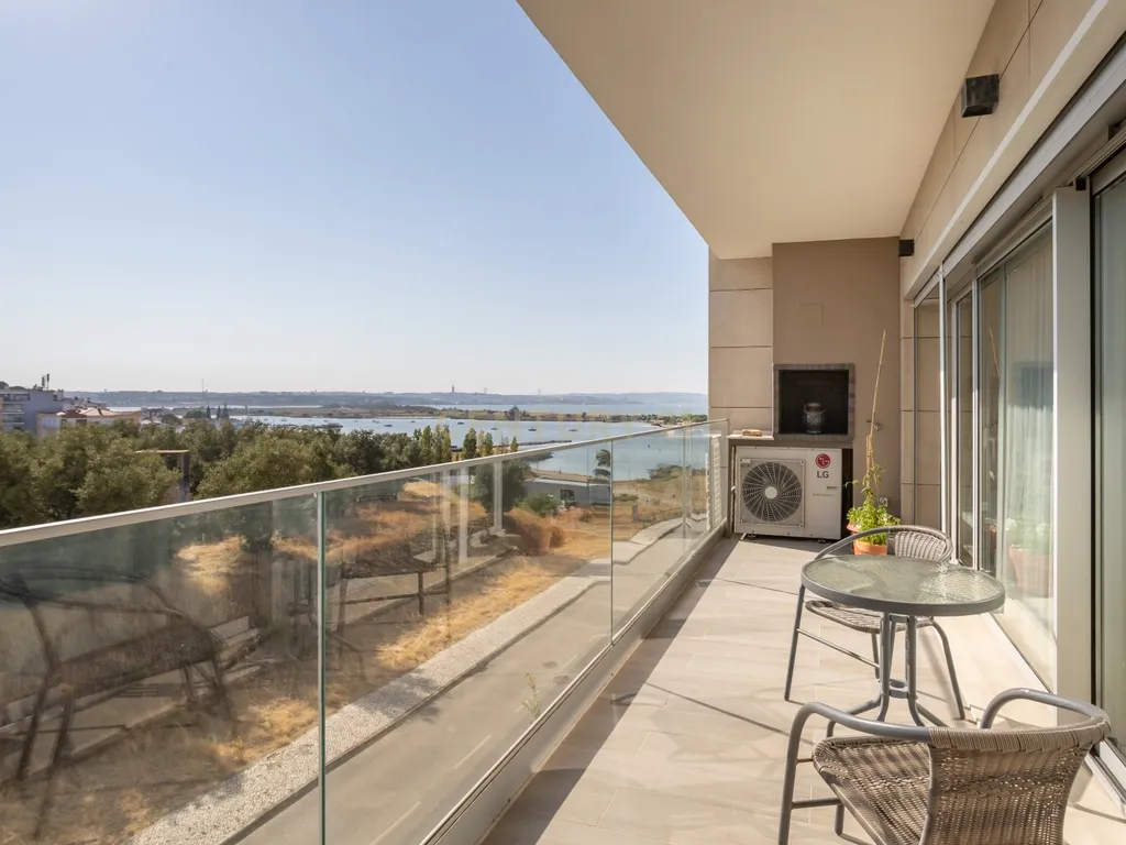 Apartamento T3 Condomínio de Luxo - Qta. Trindade, Seixal - Image 12