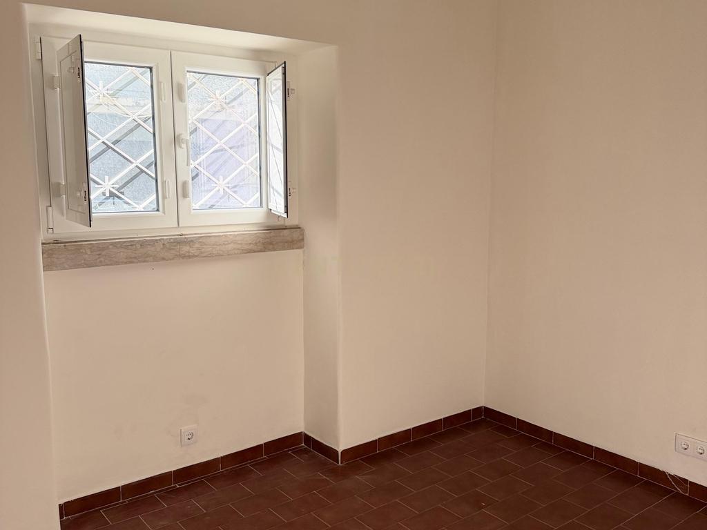 Apartamento T5 com estacionamento nas Avenidas Novas - Image 2