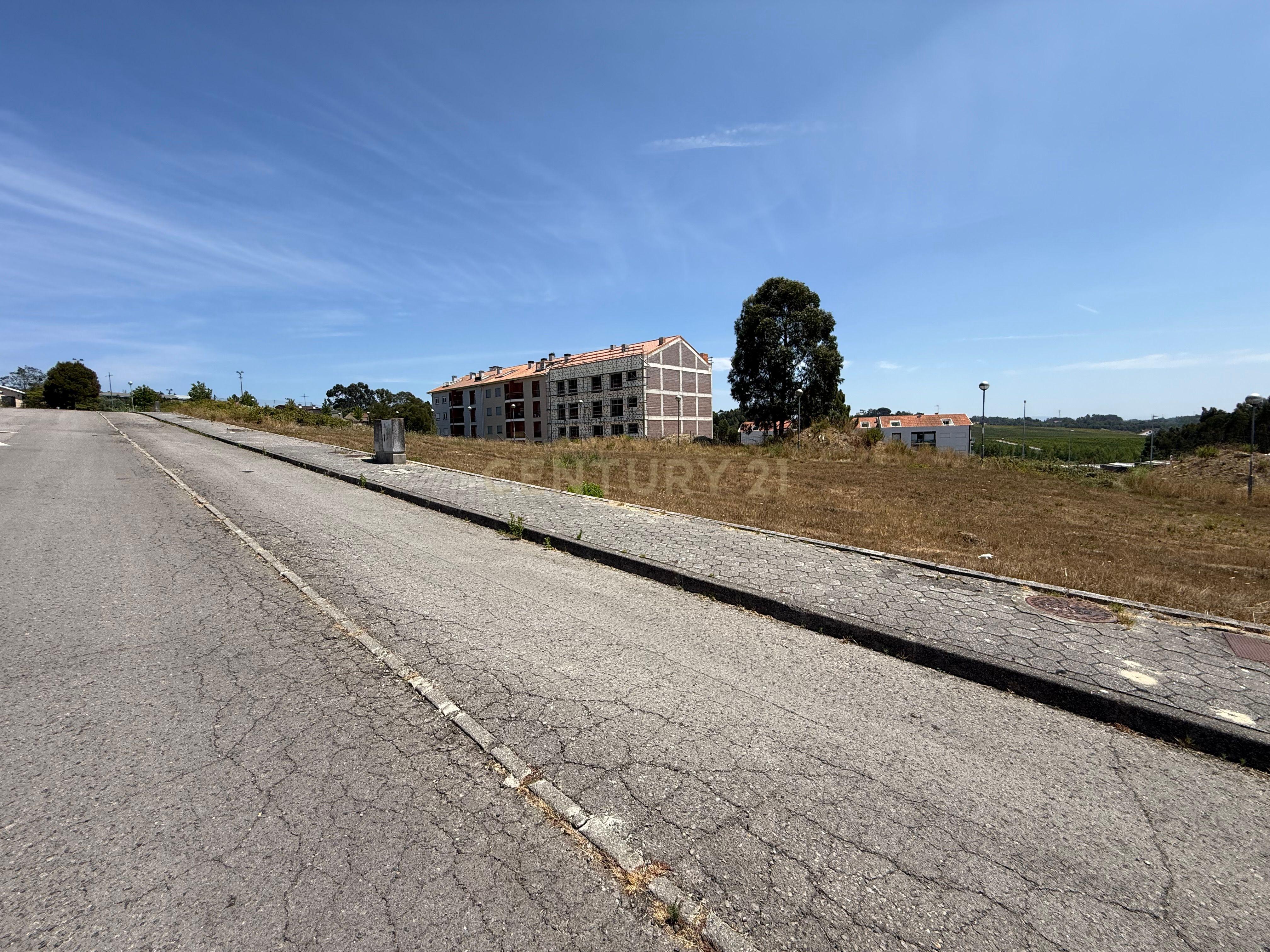 Fotografia 3 de Lote Urbano para Construção de Apartamentos em Oliveira do Bairro