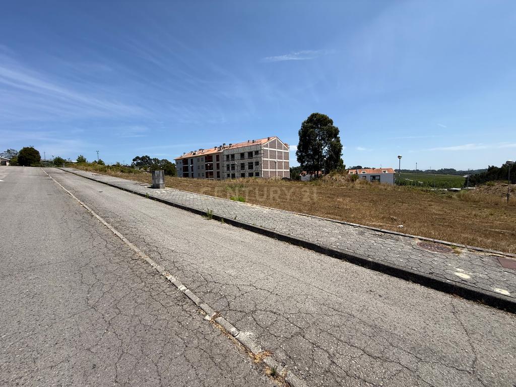 Lote Urbano para Construção de Apartamentos em Oliveira do Bairro - Image 3