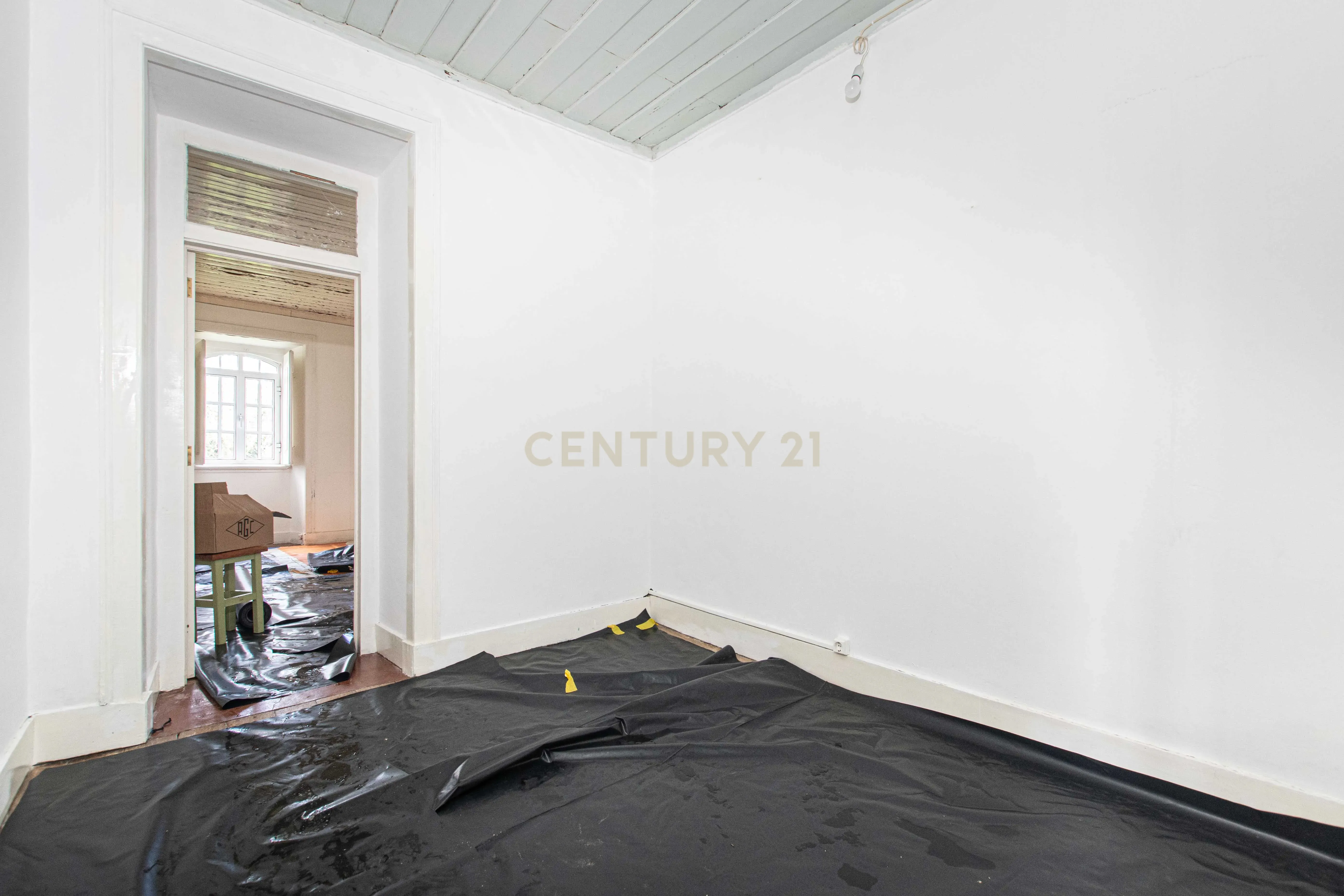 Fotografia 5 de Casa Senhorial T4+2 com Terreno, Garagem para Várias Viaturas e Elevado Potencial de Valorização | Tomar