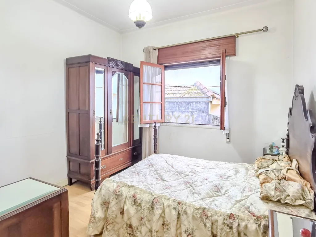 Casa T3 em Gondomar com Vista e Grande Potencial de Recuperação - Image 15