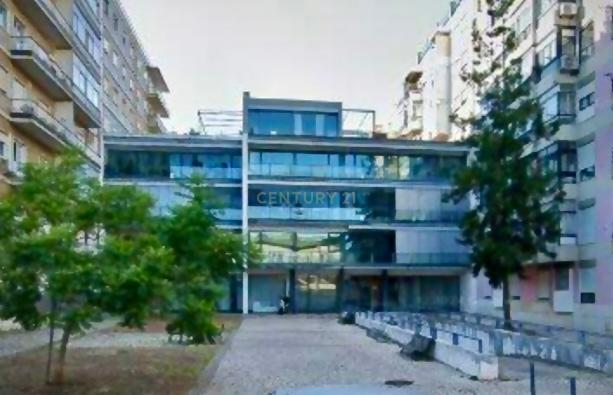 Apartamento Duplex T4 Novo na Rua Bartolomeu Dias, em Belém – conforto, modernidade, luz natural e espaço em Belém - Image 24