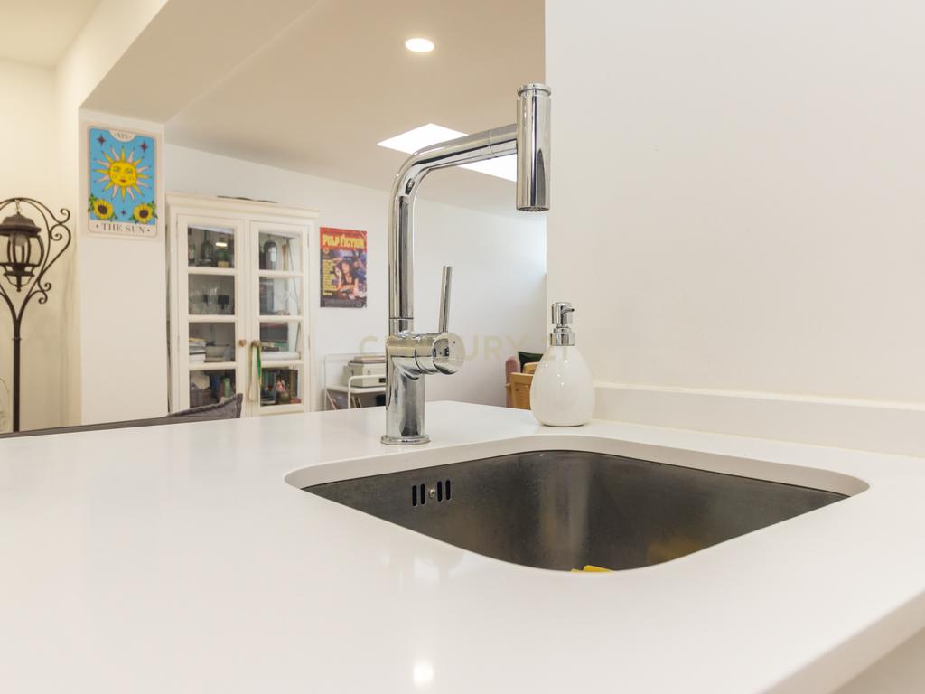 Apartamento T2 com quintal e estacionamento para morar ou investir! - Image 6