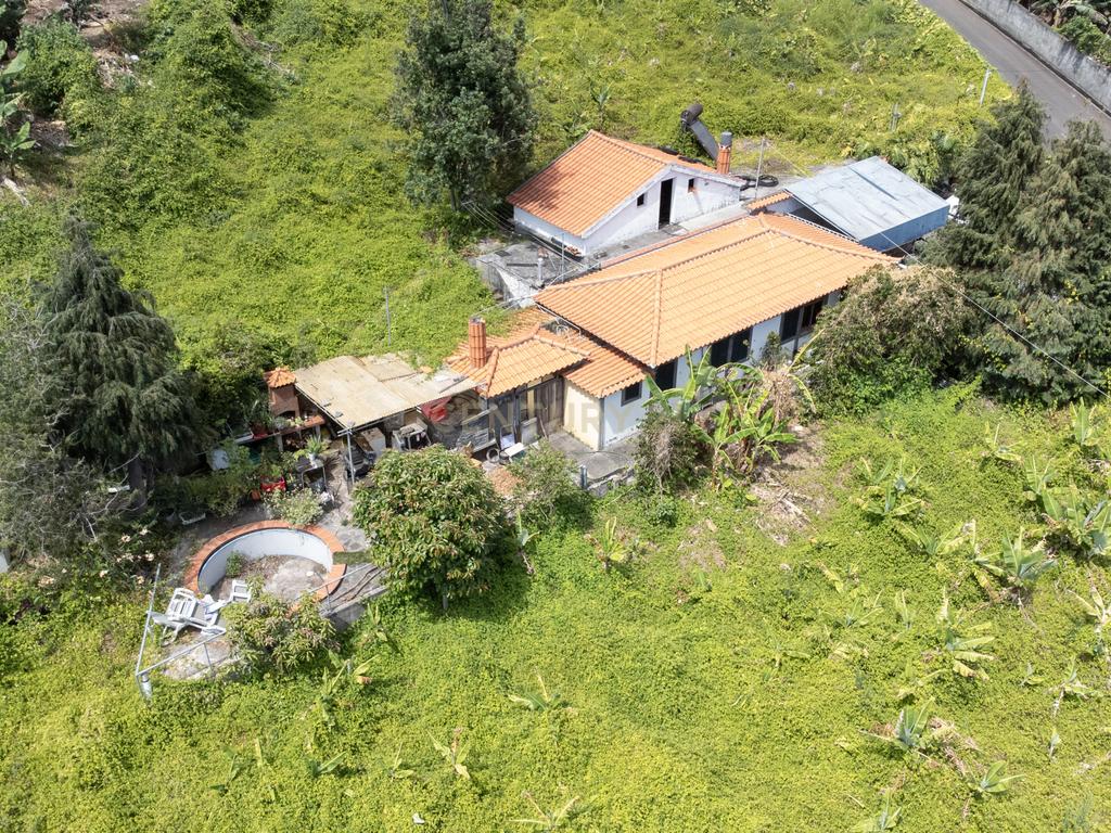 Terreno com 6.896m² e Moradia com Vista Mar - Image 19