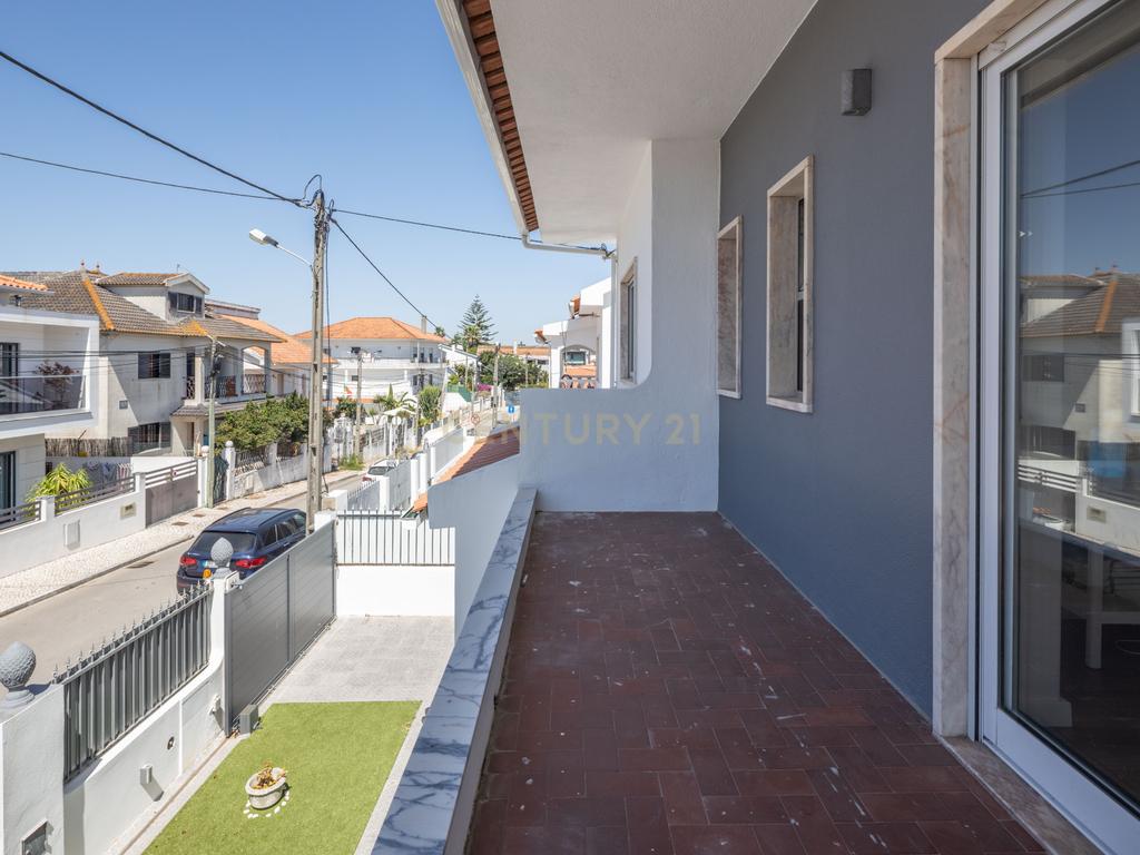 Moradia T4 com Anexo | Garagem Independente | 221 m² de Construção | 10 minutos da praia | Quintinhas | Charneca de Caparica - Image 31