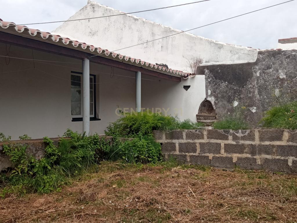 Moradia com 2 andares no centro histórico de Santa Cruz da Graciosa - Image 3