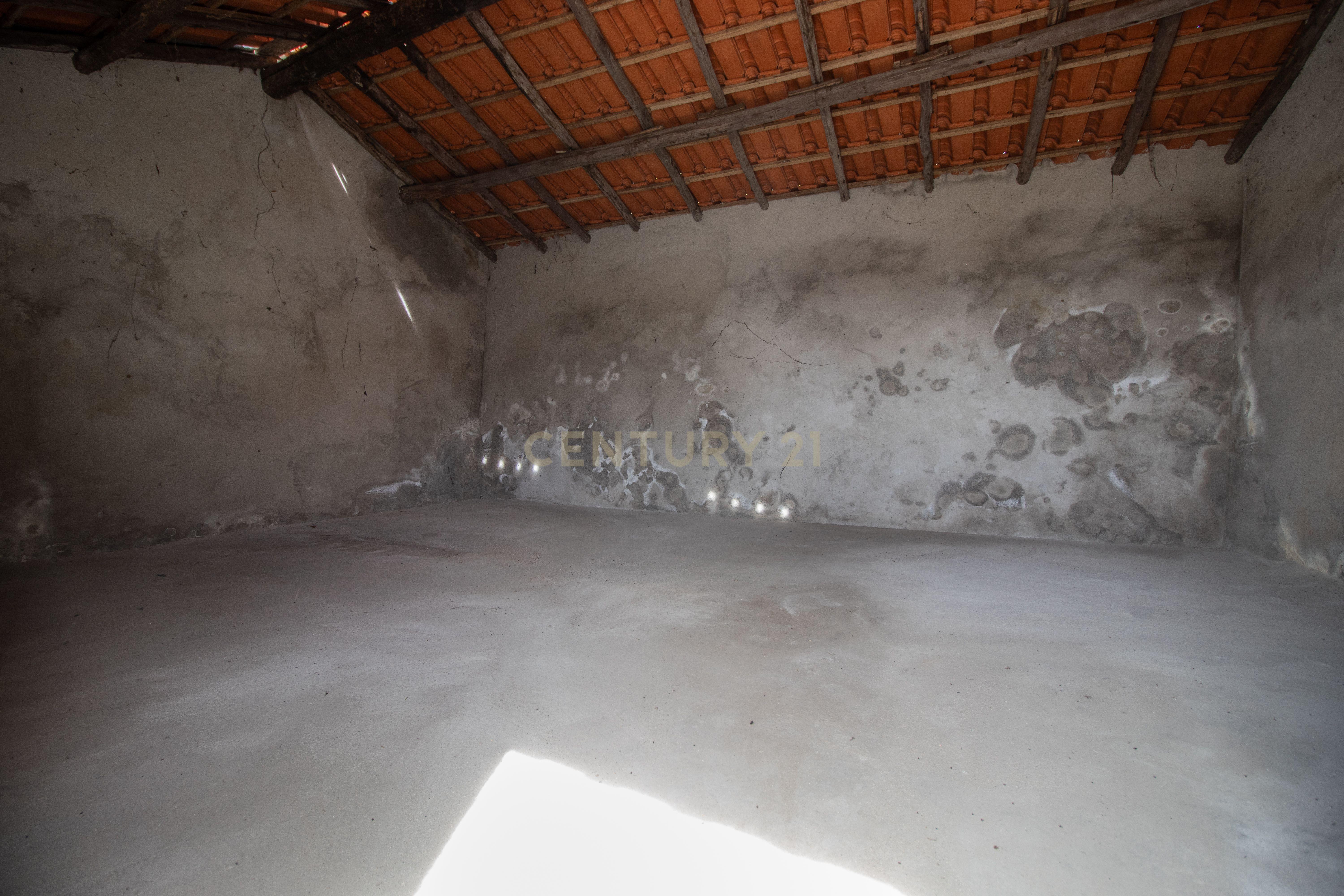Fotografia 8 de Moradia para reabilitação total, situada em Casal do Redinho, Alfarelos, Soure