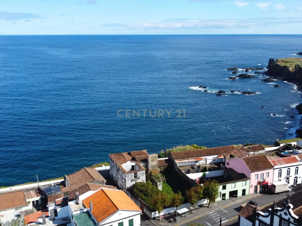 Moradia Histórica para Reabilitação | Primeira Linha de Mar | Fenais da Luz - Image 10
