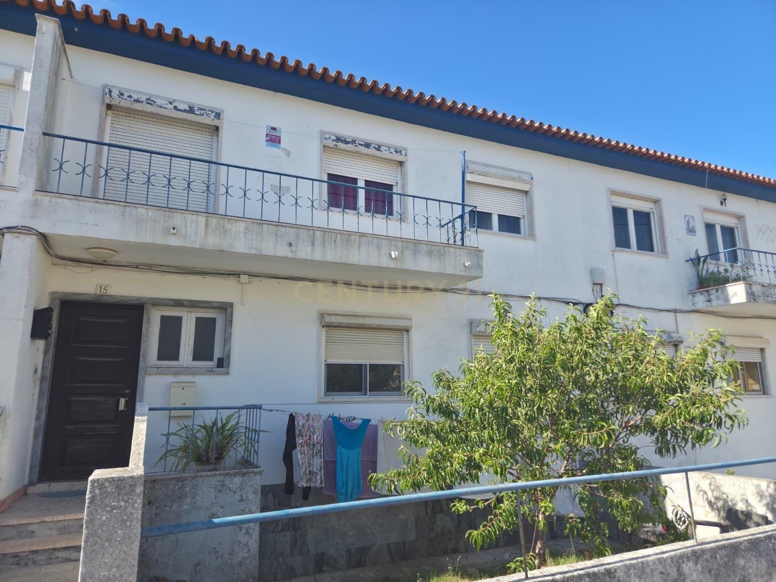 Fotografia 10 de Apartamento T2 - Encontra-se arrendado a casal jovem com Contrato de Arrendamento (Inicio: Janeiro 2020) com renda mensal de 427,24€.