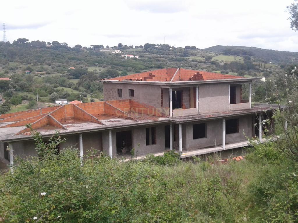 TERRENO RÚSTICO COM 1,464 HECTARES EM ALHANDRA - Image 1