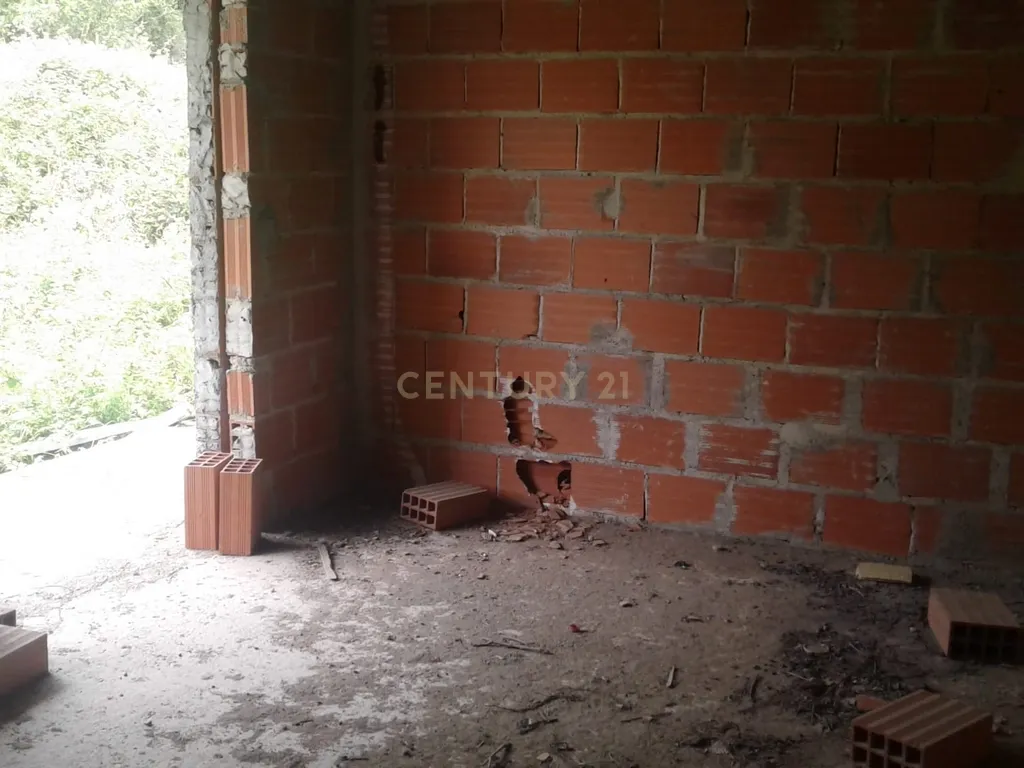 TERRENO RÚSTICO COM 1,464 HECTARES EM ALHANDRA - Image 11