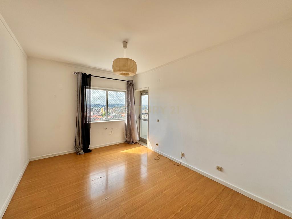 Apartamento T4 no centro de Santo Tirso - Image 3