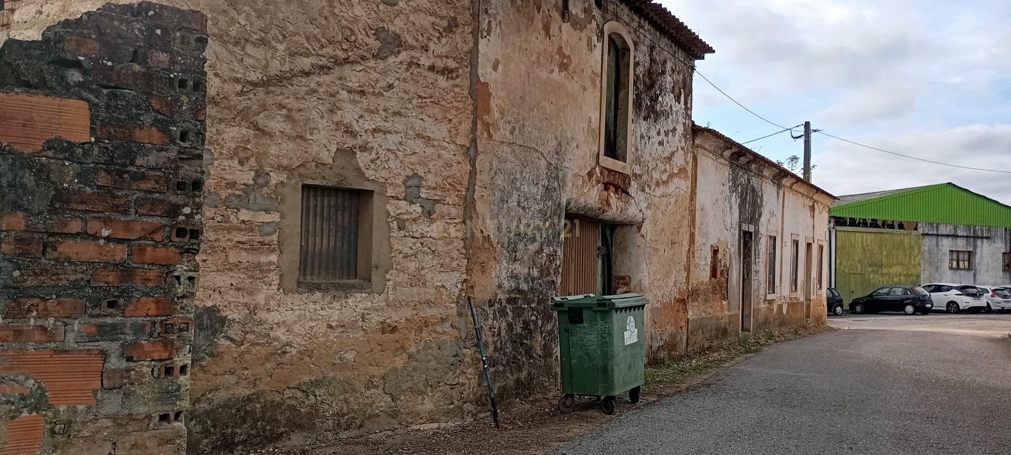 Fotografia 9 de Moradia T7 com Grande Potencial de Reabilitação – Rio Maior