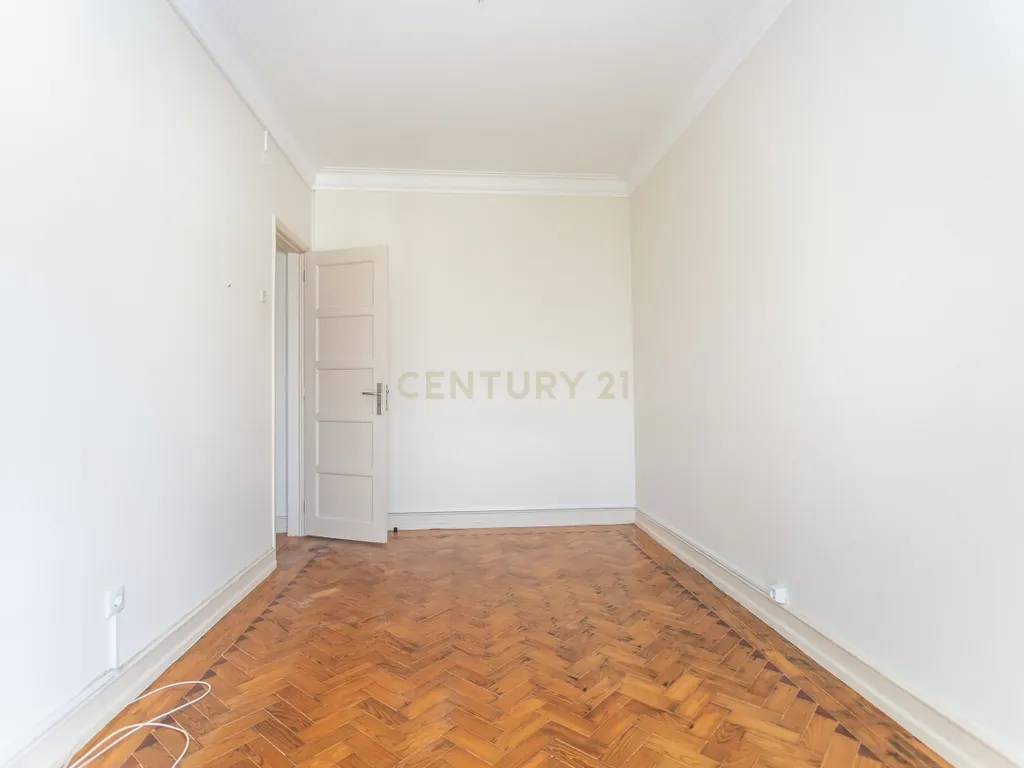 Apartamento T2 em Avenidas Novas, Lisboa - Image 12