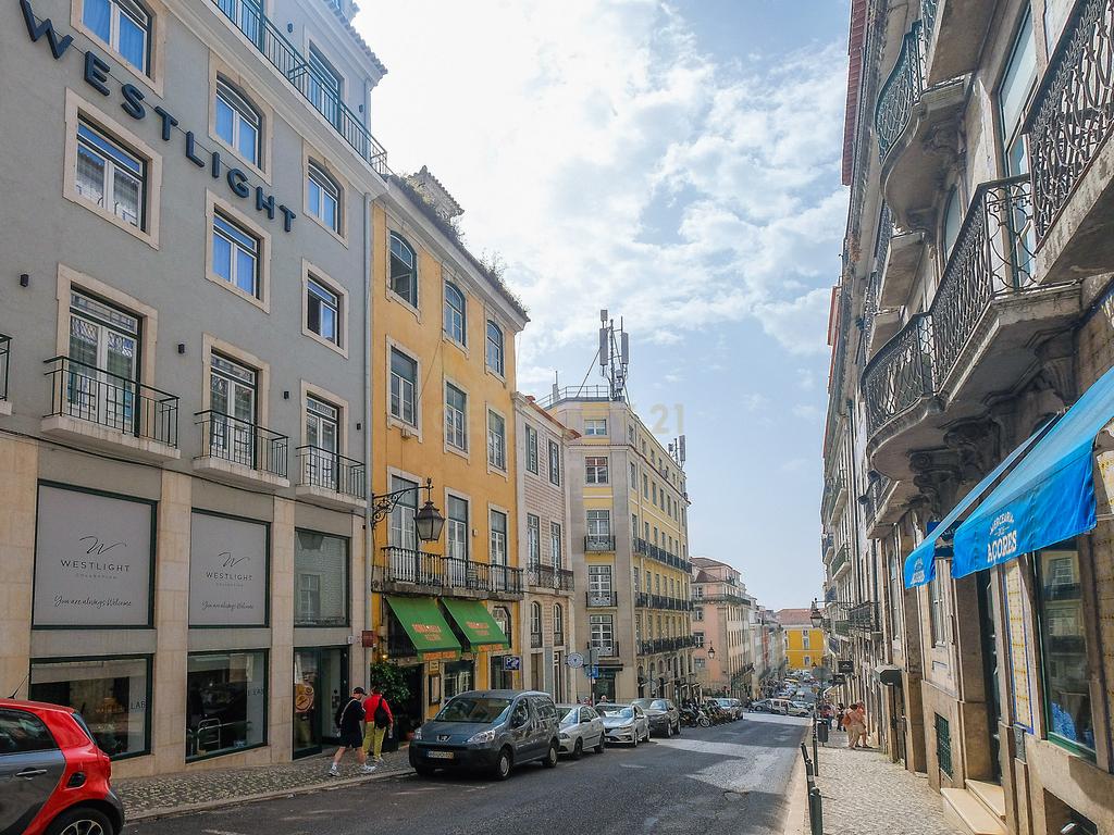 Escritório com 4 Divisões em prédio pombalino na Rua da Madalena N.90, em plena Baixa de Lisboa. Para Arrendamento. - Image 30