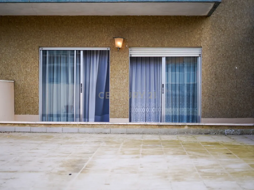 Apartamento T4 com Terraço de 60m² em Cacilhas/Almada - Image 10